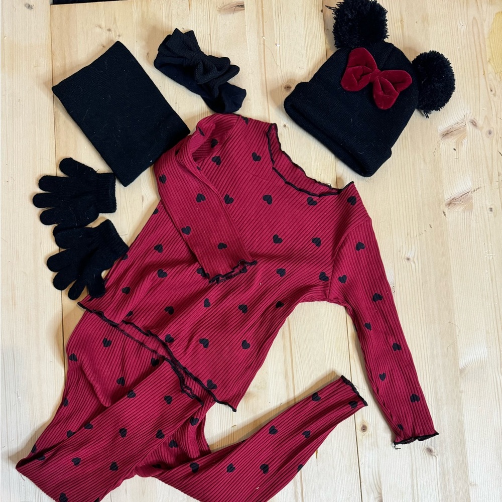 2Y Red Heart Ribbed baby/toddler Set- Black tutu-Mittens-Velvet Bow Beanie